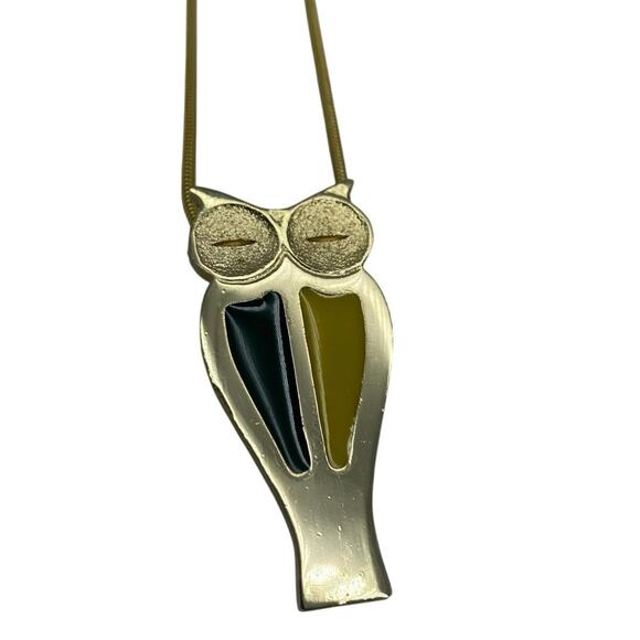 Vintage Gold tone with Green And Yellow enamel Owl Pendant Necklace boho 70s - Picture 3 of 8